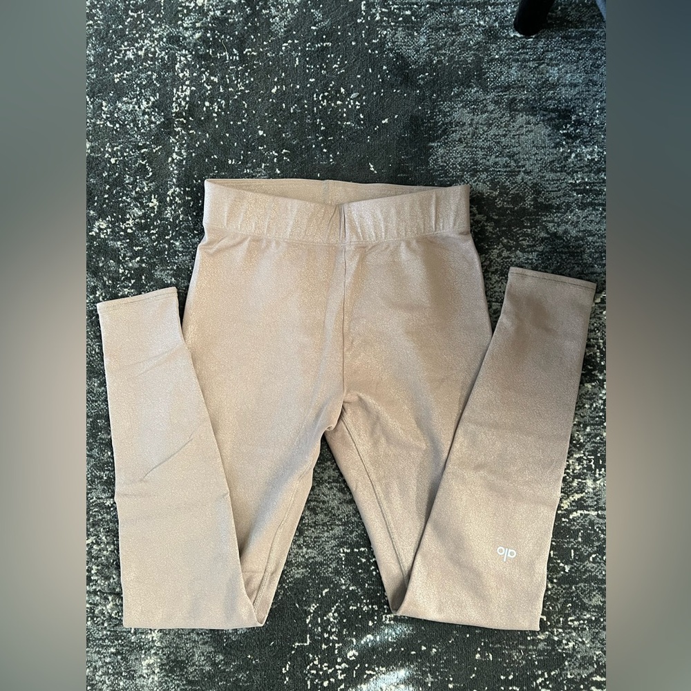 ALO Yoga Shimmering Tan Activewear Set - Picture 16 of 16